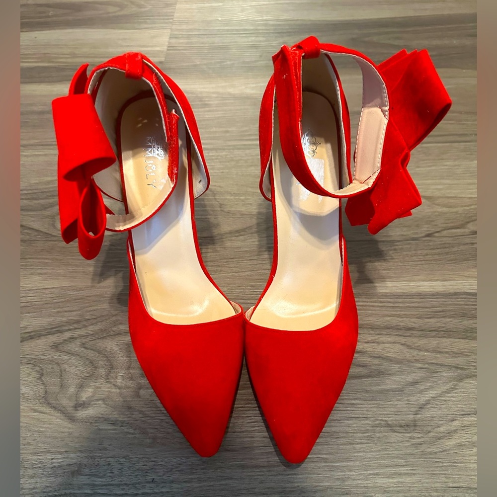 MM July Red ankle strap pump